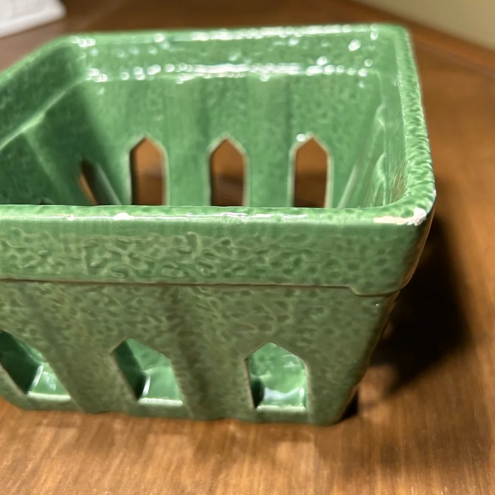 Sur La Table Green Ceramic Berry/Strawberry Basket 5.5x5.5x3.5